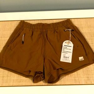 Vuori Dash short, dark golden